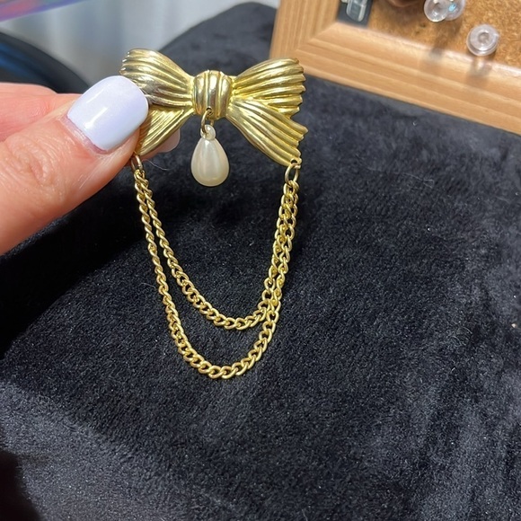 Vintage Bow brooch with  pearl - Picture 2 of 3